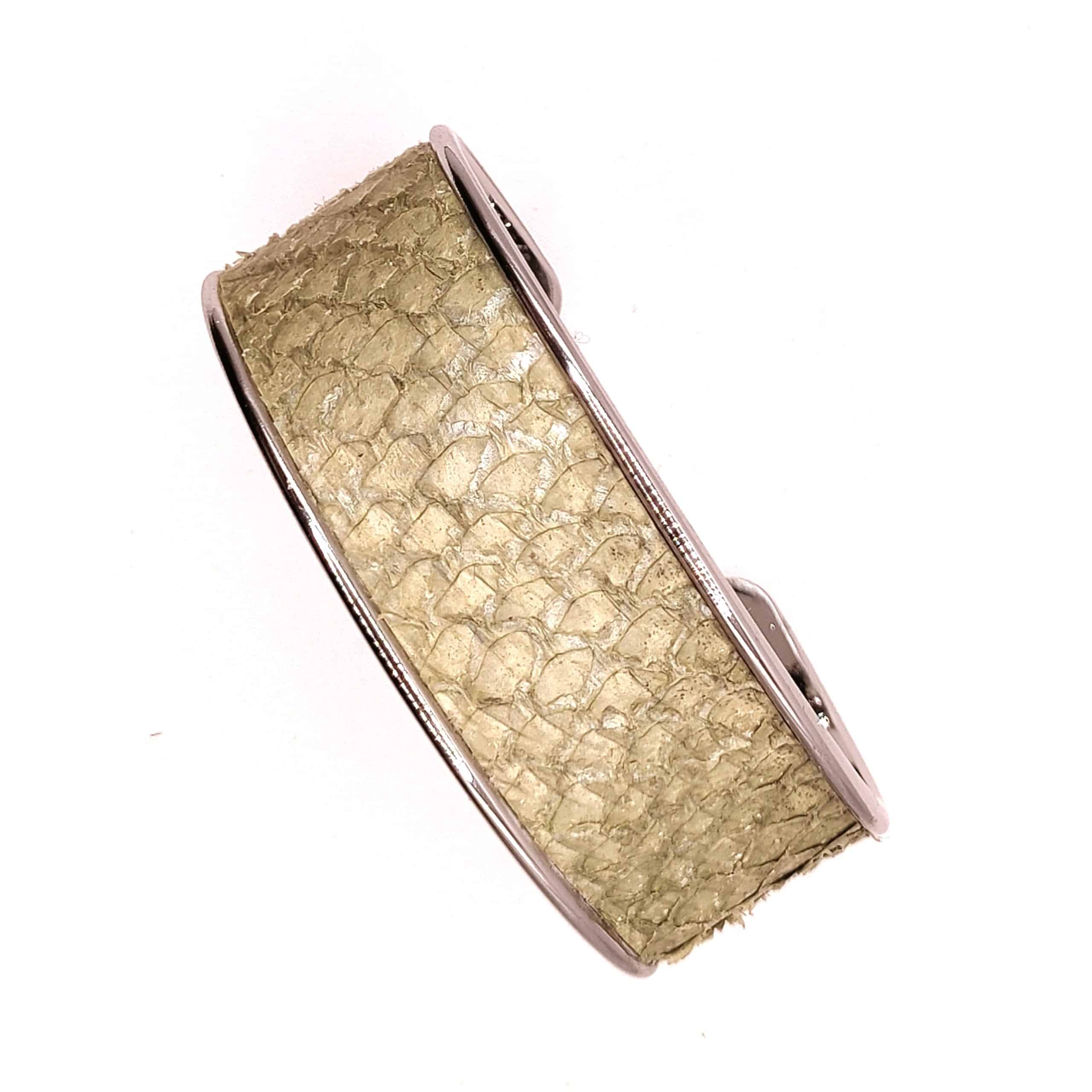 Manchette en cuir de poisson et laiton – Image 2