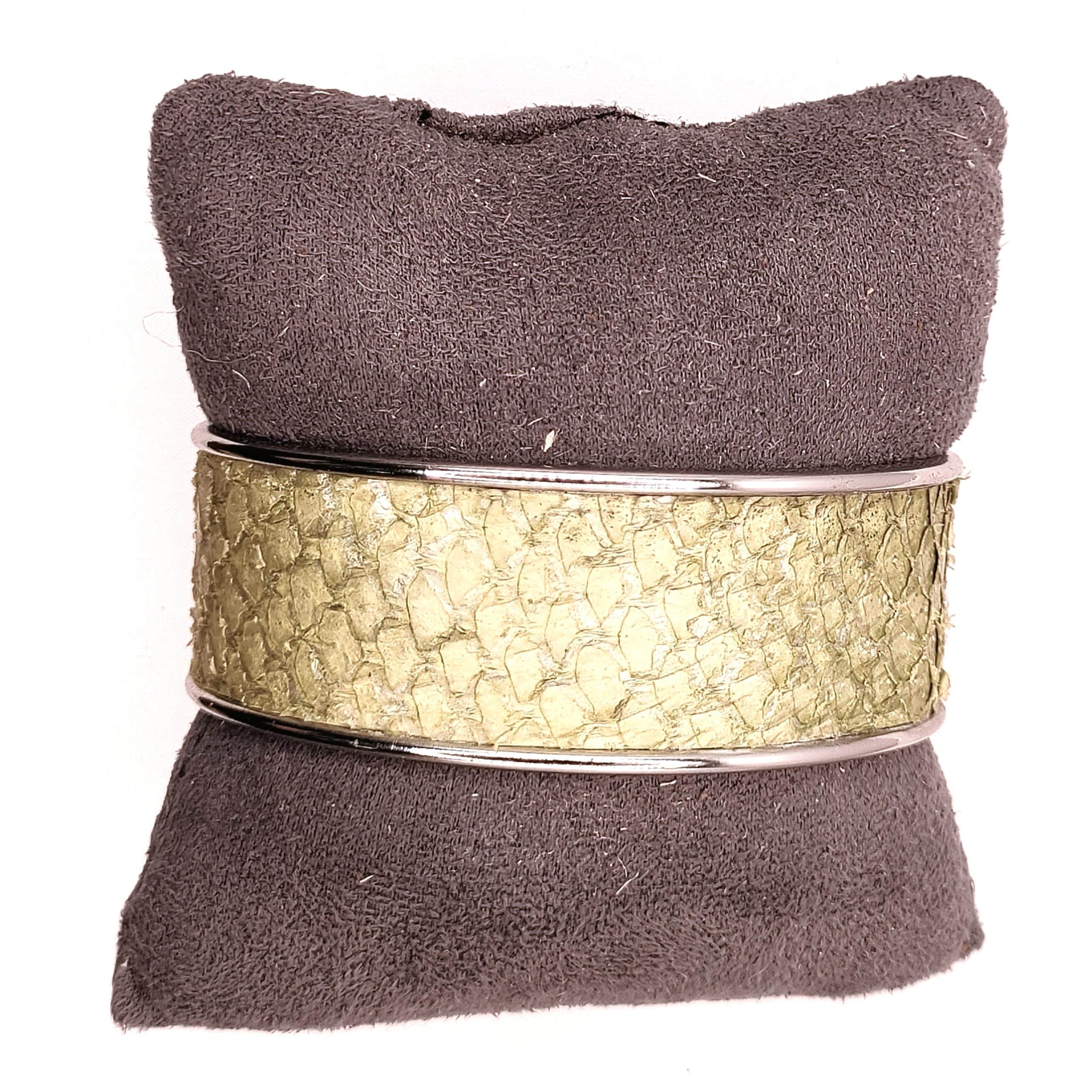 Manchette en cuir de poisson et laiton