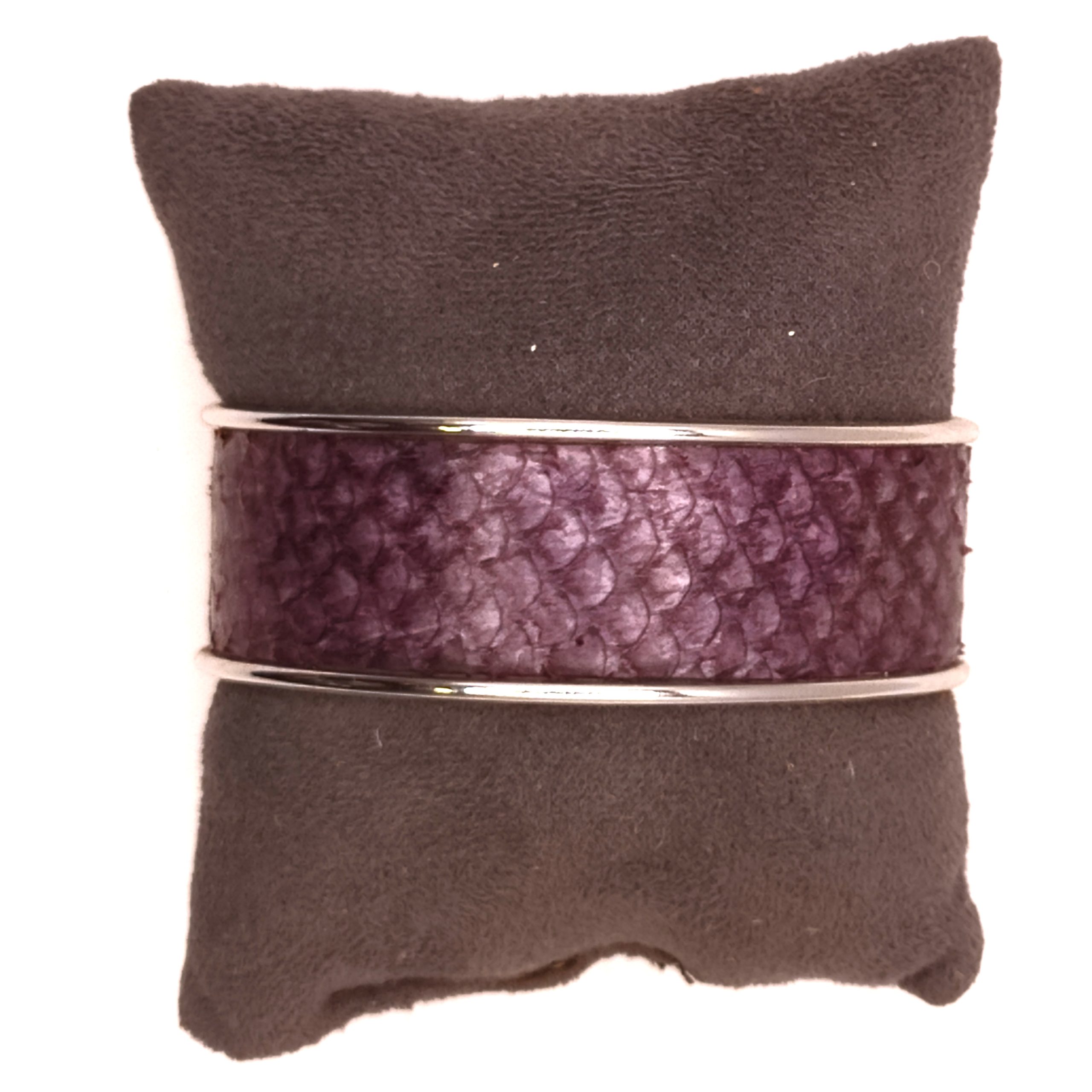 Manchette en cuir de poisson et laiton